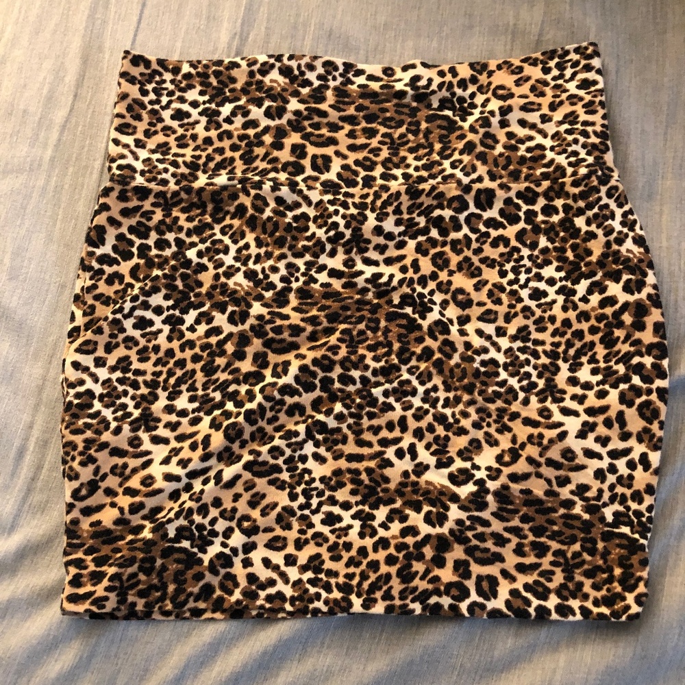 Leopard Print slip on skirt